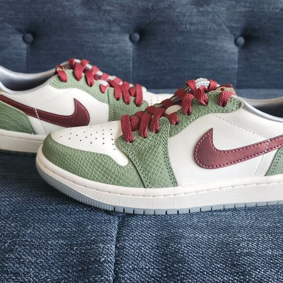 Air Jordan 1 Retro Low OG ‘Year of the Dragon’ - Picture 1 of 16